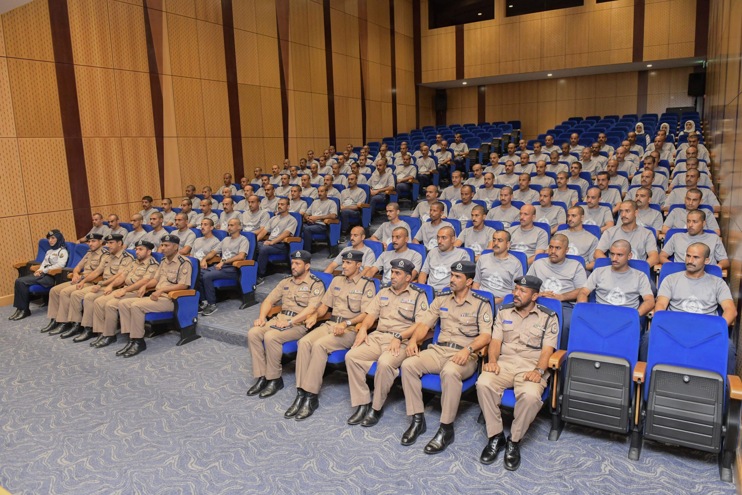 افتتاح البرنامج التدريبي لدورات الضباط المرشحين