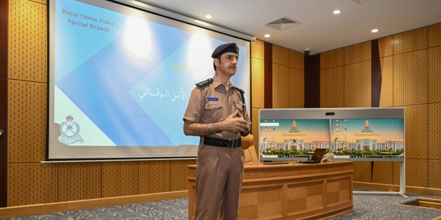 محاضرة بمعهد الشرطة النسائية