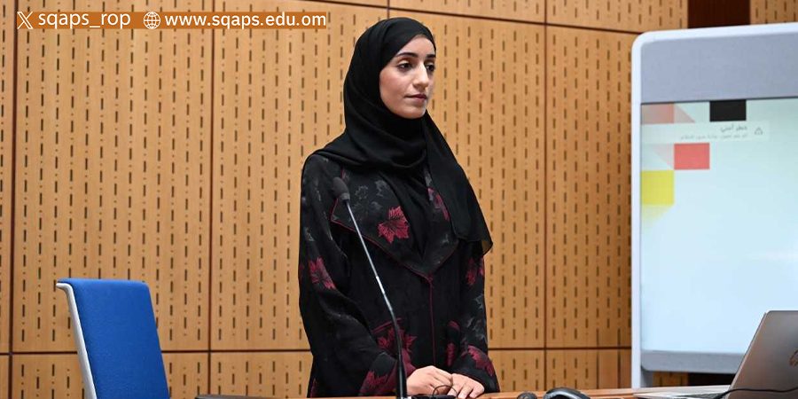 الباحثة أولى/آمنة بنت محمد البلوشية من وزارة العدل والشؤون القانونية