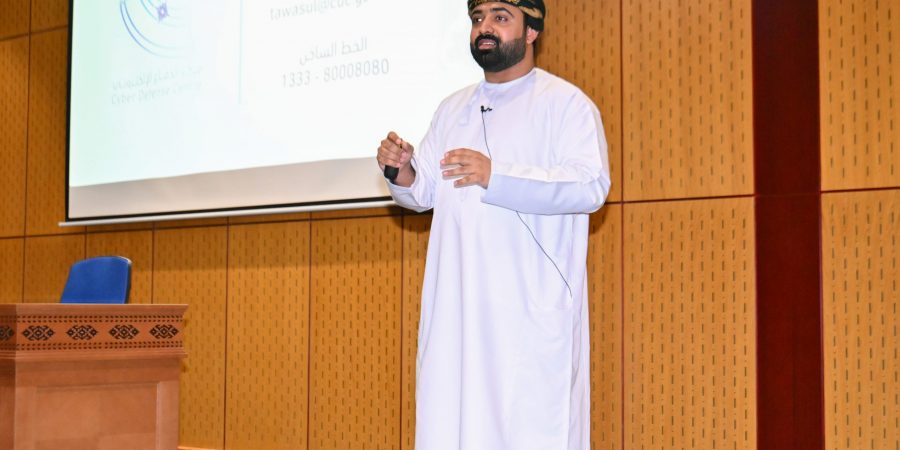 محاضرة بمعهد الضباط