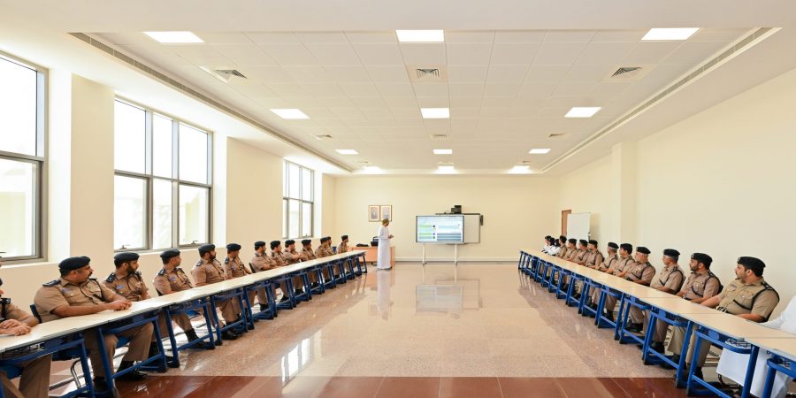 محاضرة بمعهد الضباط