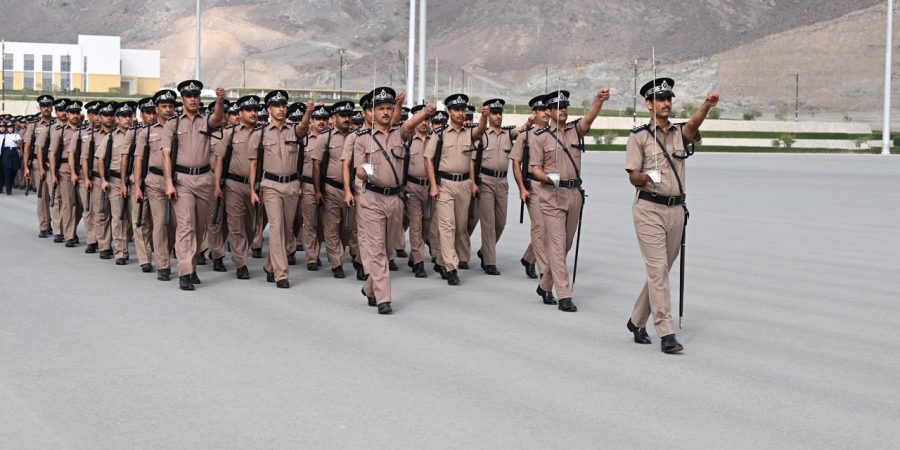 دورة القيادة ودورات تأهيل وتطوير المهارات للضباط
